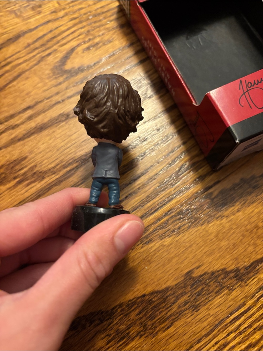 Harry Styles Mini Figure - Red Display Box - Picture 3 of 5
